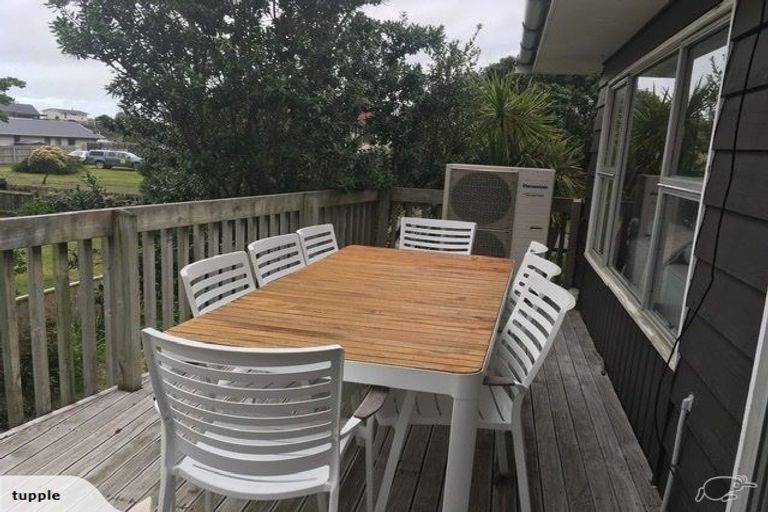 Photo of property in 14 Eruini Street, Waikanae Beach, Waikanae, 5036