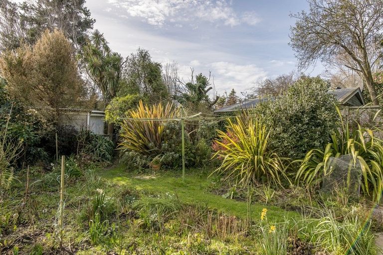 Photo of property in 15 Milnebank Street, Upper Riccarton, Christchurch, 8041