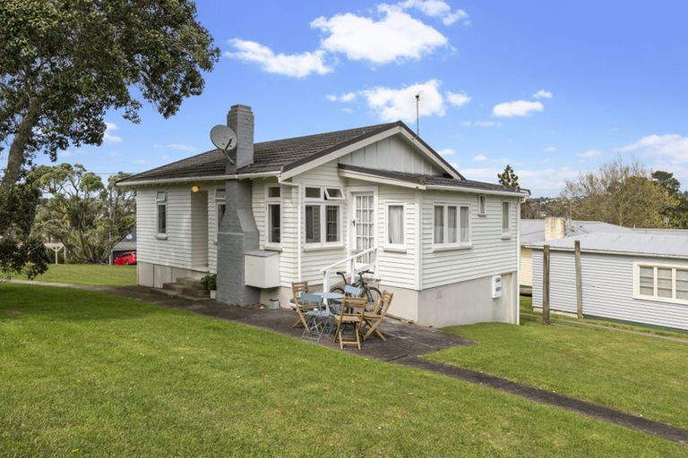 Photo of property in 50 Woodlands Crescent, Browns Bay, Auckland, 0630