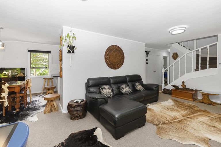 Photo of property in 21 St James Avenue, Helensville, 0800