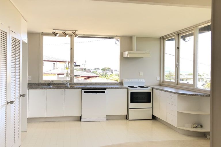 Photo of property in 1/11 Parr Terrace, Castor Bay, Auckland, 0620