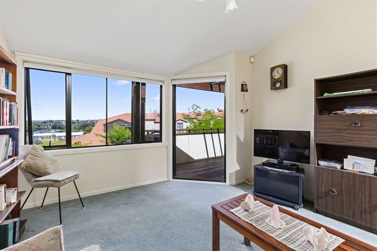 Photo of property in 8/8 Tobago Place, Sunnynook, Auckland, 0620