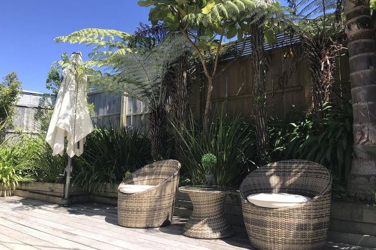 Photo of property in 24 Kiteroa Terrace, Rothesay Bay, Auckland, 0630