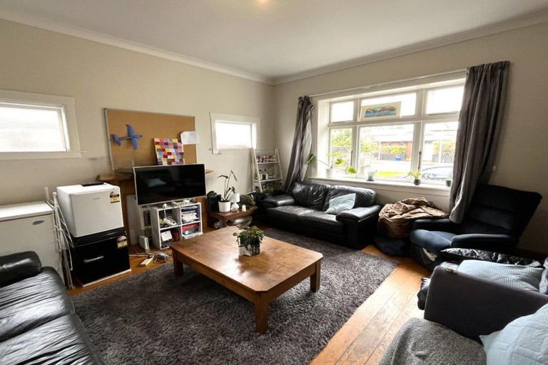 Photo of property in 6 Marne Street, Hokowhitu, Palmerston North, 4410