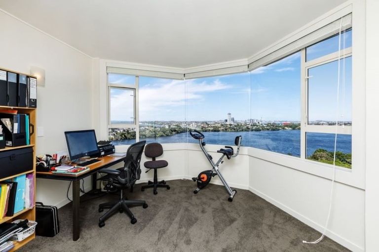 Photo of property in 10/90 Kitchener Road, Milford, Auckland, 0620