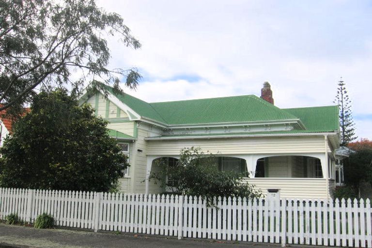 Photo of property in 12 Hautana Square, Woburn, Lower Hutt, 5010