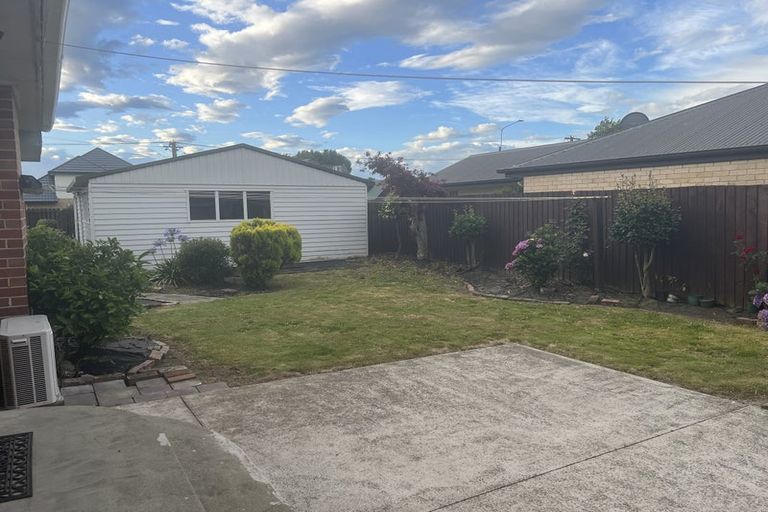 Photo of property in 32 Avonhead Road, Avonhead, Christchurch, 8042