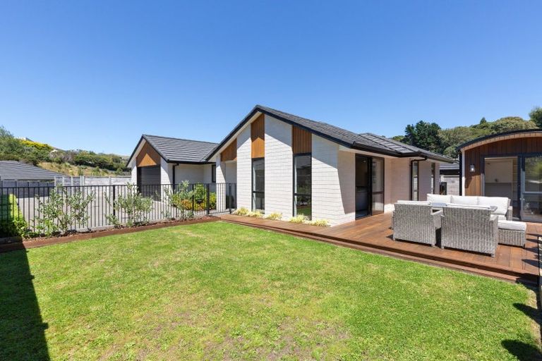 Photo of property in 6 Martingale Drive, Whitby, Porirua, 5024