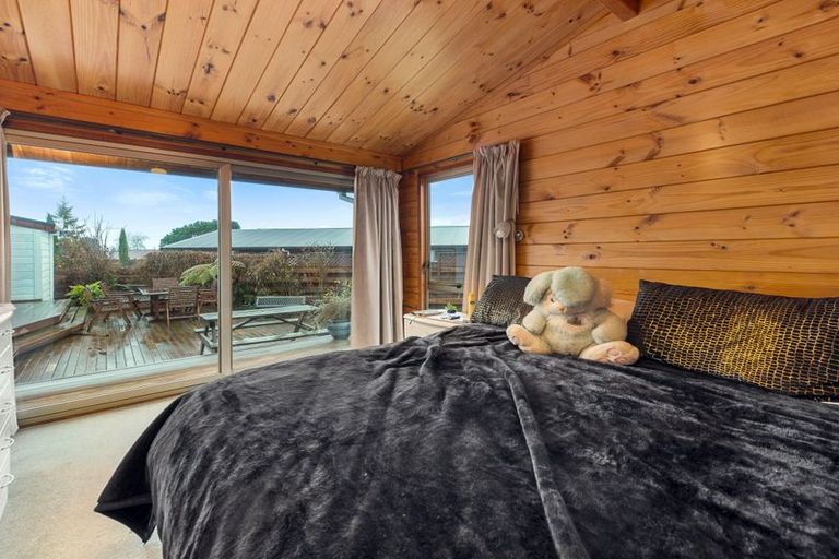 Photo of property in 2 Bata Place, Pomare, Rotorua, 3015