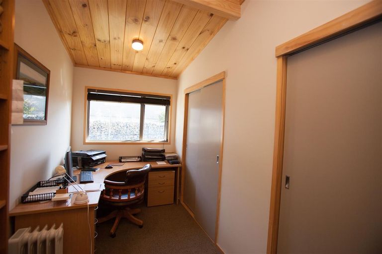 Photo of property in 6 Sams Place, Lake Tekapo, 7999