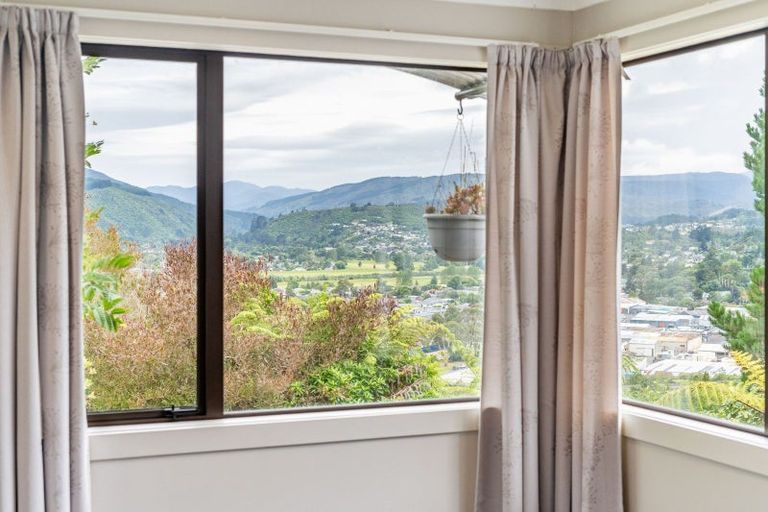 Photo of property in 17 Seymour Grove, Kingsley Heights, Upper Hutt, 5018