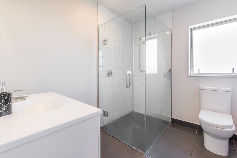 Photo of property in 36 Makora Road, Massey, Auckland, 0614