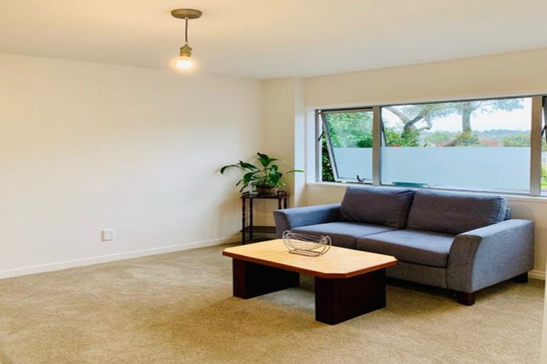 Photo of property in 22 Scotstoun Place, Glen Eden, Auckland, 0602