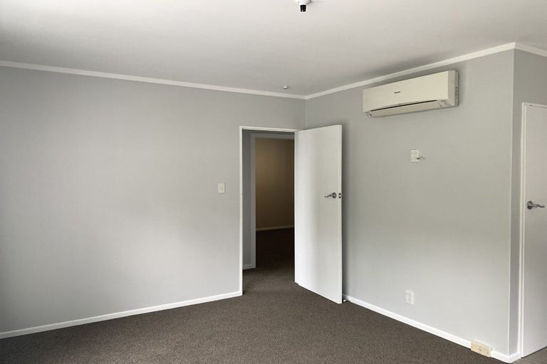 Photo of property in 7b Taka Grove, Normandale, Lower Hutt, 5010