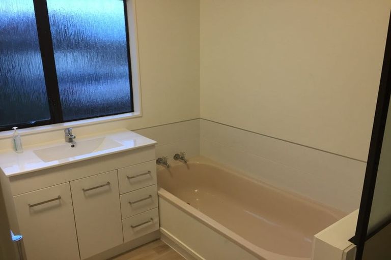 Photo of property in 1/8 Vincent Street, Howick, Auckland, 2014