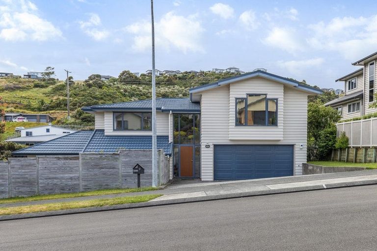 Photo of property in 17 Endeavour Drive, Whitby, Porirua, 5024