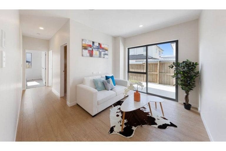 Photo of property in 3 Carrygawley Road, Flat Bush, Auckland, 2019
