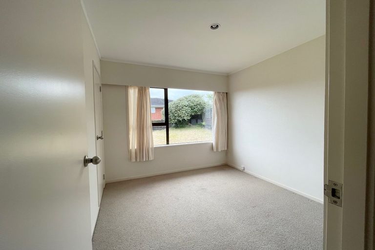 Photo of property in 72 Gossamer Drive, Pakuranga Heights, Auckland, 2010