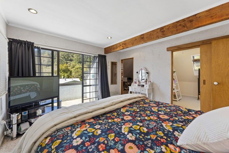 Photo of property in 2/464 Stokes Valley Road, Stokes Valley, Lower Hutt, 5019