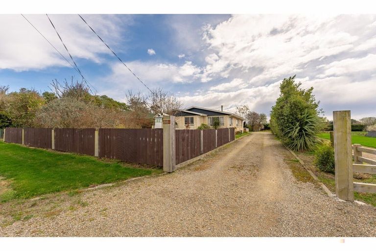 Photo of property in 60 Timaru Road, Waimate, 7924
