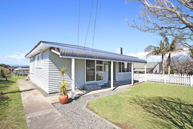 Photo of property in 115 Harbour View Road, Omokoroa, 3114