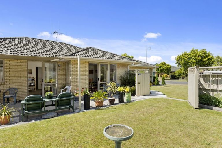 Photo of property in 61 The Gardens Drive, Papamoa Beach, Papamoa, 3118