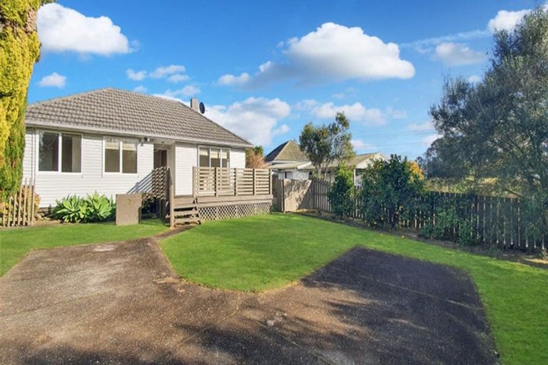 Photo of property in 28 Middlemore Crescent, Papatoetoe, Auckland, 2025