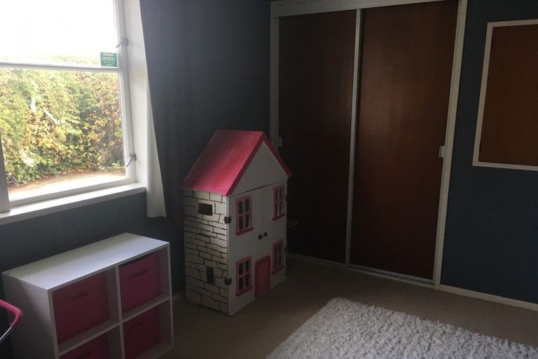 Photo of property in 3 Linmor Place, Terrace End, Palmerston North, 4410