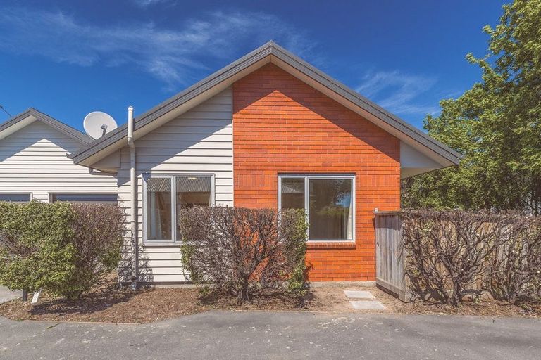 Photo of property in 18h Defoe Place, Waltham, Christchurch, 8023