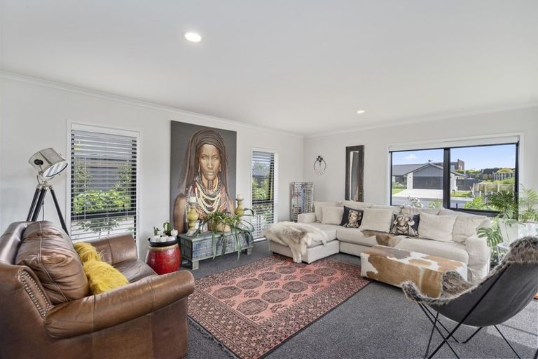 Photo of property in 8 Cooke Farm Grove, Waiwhakaiho, New Plymouth, 4312