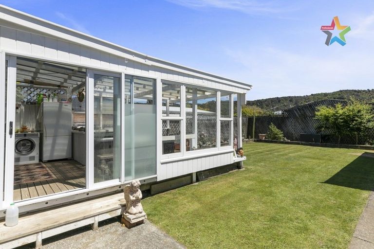 Photo of property in 33 Meremere Street, Wainuiomata, Lower Hutt, 5014