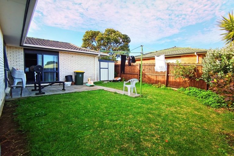Photo of property in 11 Newbegin Place, Weymouth, Auckland, 2103