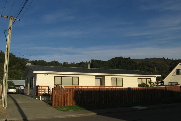 Photo of property in 3 Eldon Grove, Taita, Lower Hutt, 5019