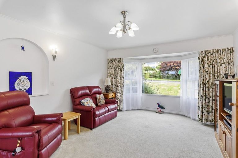 Photo of property in 2 Te Maku Grove, Waikanae, 5036