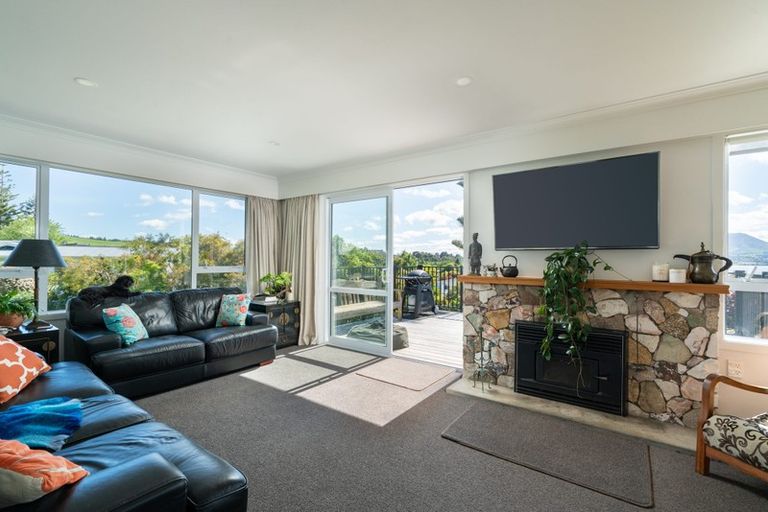 Photo of property in 6 Earle Place, Acacia Bay, Taupo, 3330