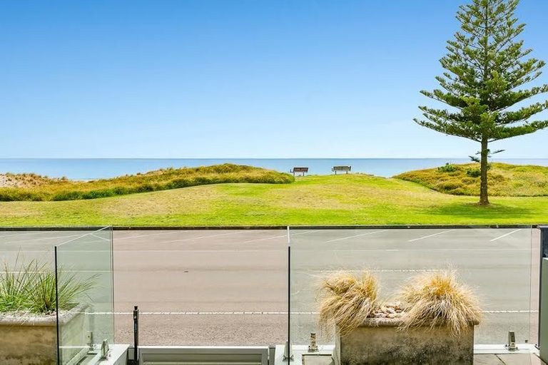 Photo of property in 204 Marine Parade, Mount Maunganui, 3116