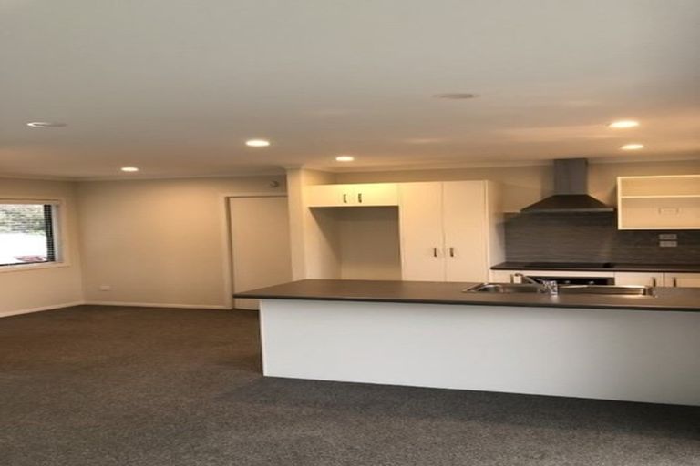 Photo of property in 2/10 Heath Street, Saint Andrews, Hamilton, 3200