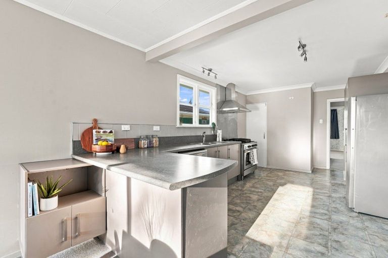 Photo of property in 31 Manuka Street, Castlecliff, Whanganui, 4501