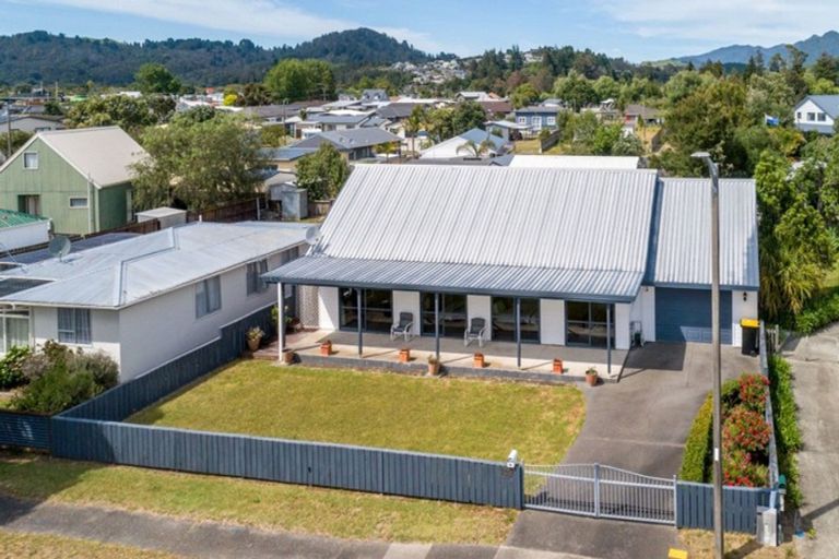 Photo of property in 102 Whitby Place, Whangamata, 3620