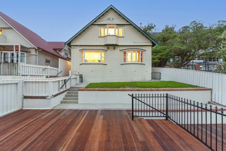 Photo of property in 25 Hawkestone Street, Thorndon, Wellington, 6011