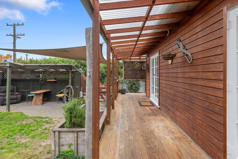 Photo of property in 37 Queens Avenue, Waikuku Beach, 7402