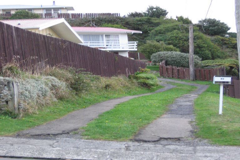 Photo of property in 51 Catherine Crescent, Paparangi, Wellington, 6037