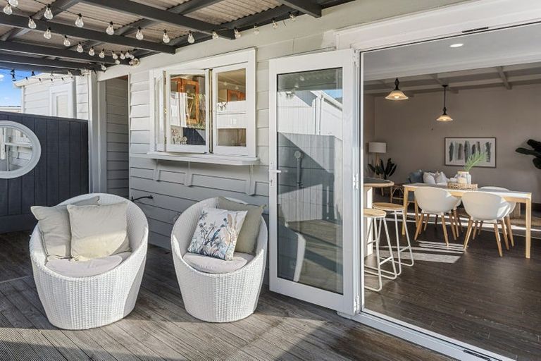 Photo of property in 22 Kamo Road, Regent, Whangarei, 0112