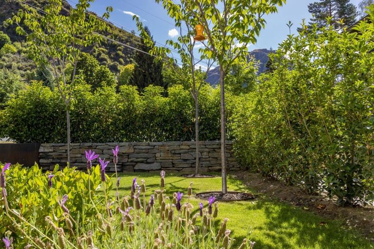 Photo of property in 9a Caernarvon Street, Arrowtown, 9302