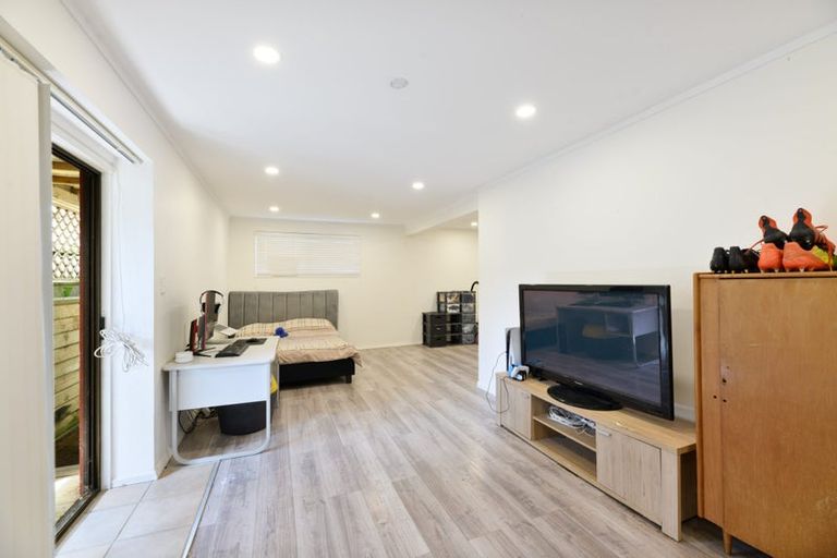 Photo of property in 19 Crosby Road, West Harbour, Auckland, 0618