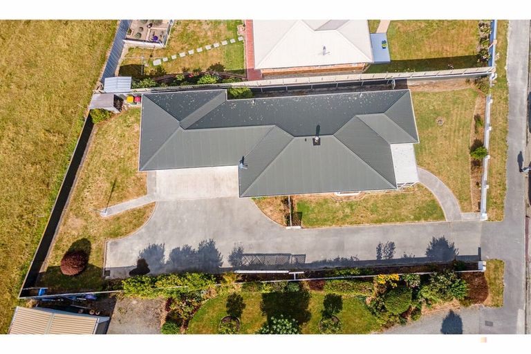 Photo of property in 19 Timaru Road, Waimate, 7924