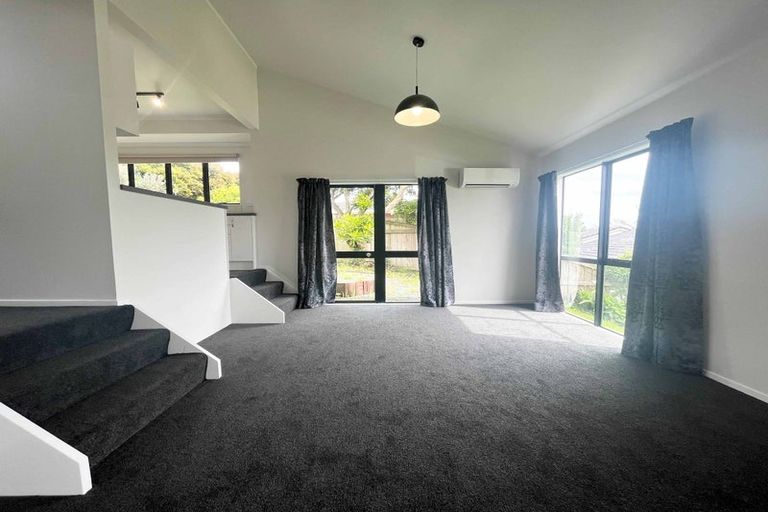 Photo of property in 2/16 Ebony Place, Massey, Auckland, 0614