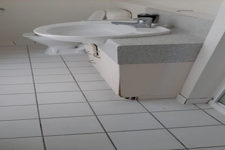 Photo of property in Terrace Heights Apartments, 2e/163 The Terrace, Wellington Central, Wellington, 6011