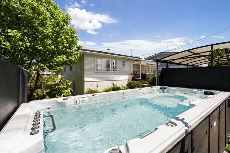 Photo of property in 1/63 Gladstone Road, Northcote, Auckland, 0627