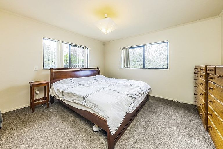 Photo of property in 28 Ronald Macken Place, Windsor Park, Auckland, 0632